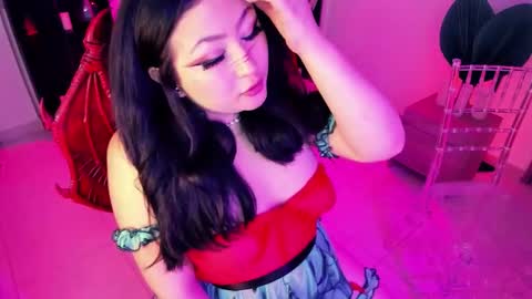 Lenna Kang online show from 11.28.25