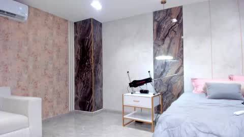 Snapshot of lenathompson chatting on 02.11.25 Lenathompson online show from 02.11.25