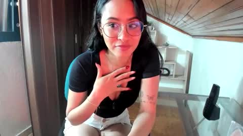 Snapshot of lennox_amy chatting on 05.29.26 lennox_amy online show from 05.29.26