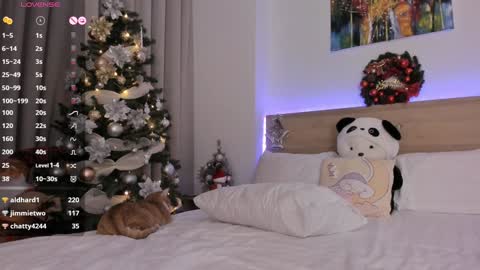 Snapshot of lenstardi chatting on 12.24.24 Asti online show from 12.24.24