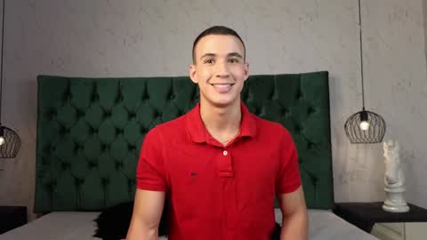 Snapshot of leo_delvey chatting on 12.11.24 leo online show from 12.11.24