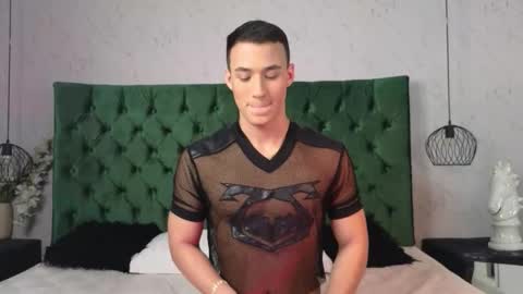 Snapshot of leo_delvey chatting on 10.09.25 leo online show from 10.09.25