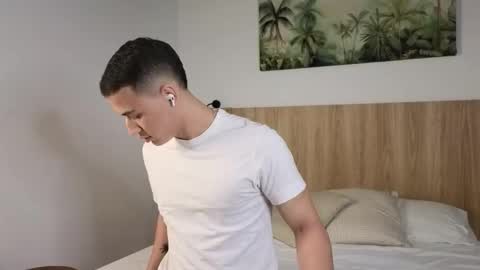 Snapshot of leo_delvey chatting on 10.19.25 leo online show from 10.19.25