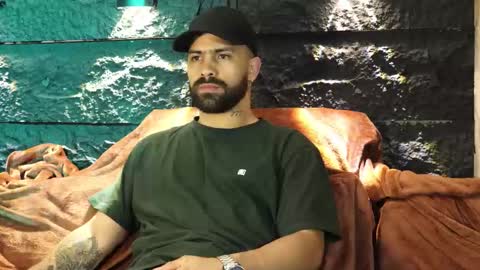 Snapshot of leo_diaz01 chatting on 10.04.25 Leo Diaz online show from 10.04.25