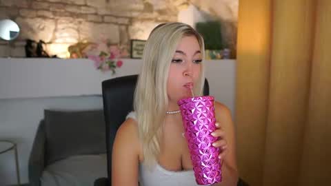 leokitty  online show from 11.18.25