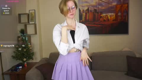 Hello Im Roxy Im just starting my journey here so lets get acquainted online show from 03.18.26