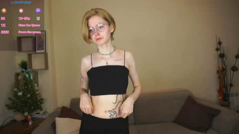 Hello Im Roxy Im just starting my journey here so lets get acquainted online show from 04.08.26