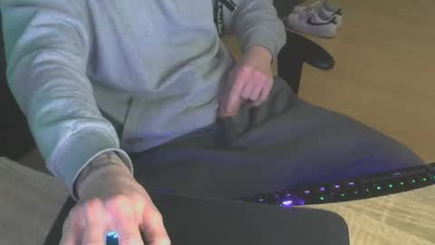 Snapshot of leon_97 chatting on 12.26.24 Lele 97 online show from 12.26.24