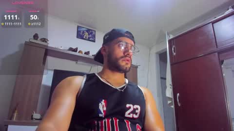 Snapshot of leon__hart chatting on 12.21.24 Leon Hart online show from 12.21.24