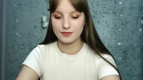 Leonaalove online show from 10.29.25