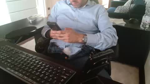 Snapshot of leone44 chatting on 05.11.26 angel e sonia online show from 05.11.26