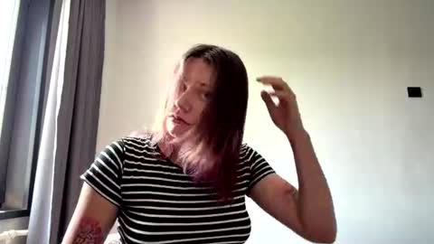 Snapshot of leonidadesantiago chatting on 07.14.26 Reily online show from 07.14.26