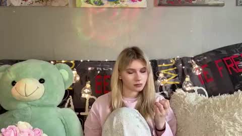 Snapshot of leonidalabrador chatting on 07.18.26 Mia online show from 07.18.26