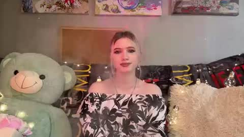 Snapshot of leonidalabrador chatting on 07.25.26 Mia online show from 07.25.26