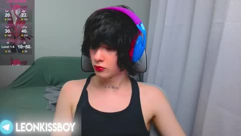 Snapshot of leonkissboy chatting on 04.18.26 leonkissboy online show from 04.18.26