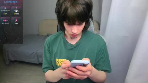 Snapshot of leonkissboy chatting on 05.09.26 leonkissboy online show from 05.09.26