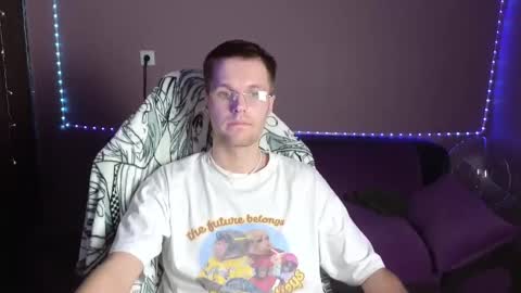 Snapshot of leonnextdoor chatting on 12.28.24 Leon online show from 12.28.24