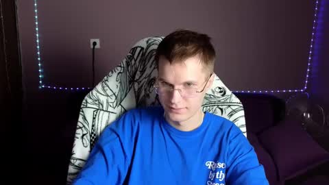 Snapshot of leonnextdoor chatting on 12.29.24 Leon online show from 12.29.24