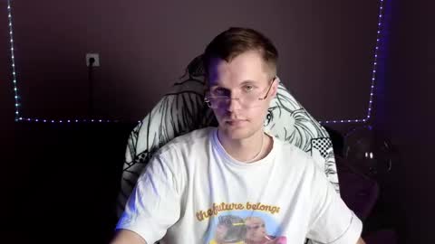 Snapshot of leonnextdoor chatting on 01.02.25 Leon online show from 01.02.25