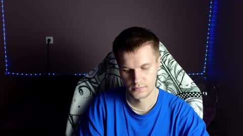 Snapshot of leonnextdoor chatting on 01.03.25 Leon online show from 01.03.25