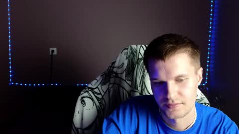 Snapshot of leonnextdoor chatting on 01.03.25 Leon online show from 01.03.25