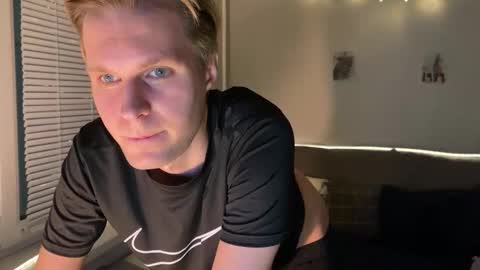 Snapshot of leonnextdoor chatting on 01.09.26 Leon online show from 01.09.26