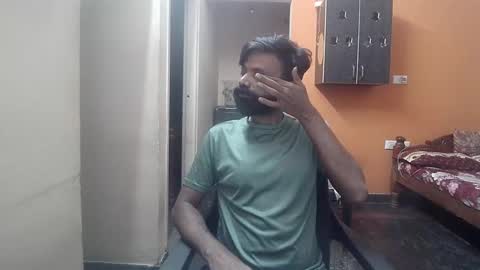 Snapshot of leosbroad chatting on 12.12.24 Leo online show from 12.12.24