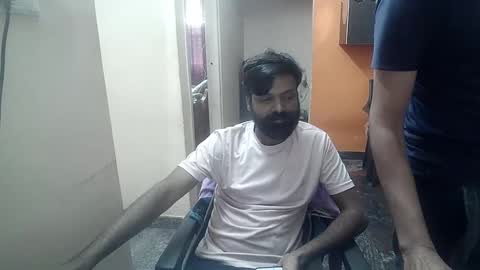 Snapshot of leosbroad chatting on 12.17.24 Leo online show from 12.17.24