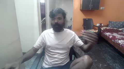 Snapshot of leosbroad chatting on 12.27.24 Leo online show from 12.27.24