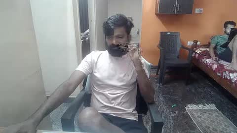 Snapshot of leosbroad chatting on 12.27.24 Leo online show from 12.27.24