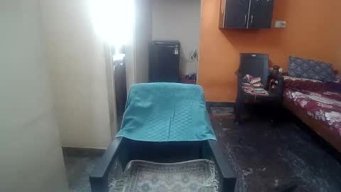 Snapshot of leosbroad chatting on 12.31.24 Leo online show from 12.31.24