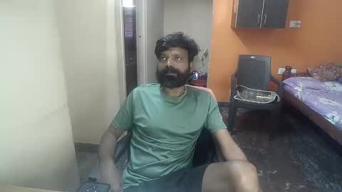 Snapshot of leosbroad chatting on 01.07.25 Leo online show from 01.07.25