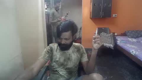 Snapshot of leosbroad chatting on 01.12.25 Leo online show from 01.12.25