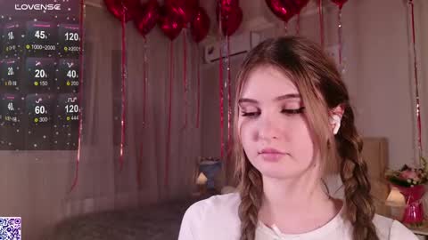 Nicole Moore online show from 02.18.25