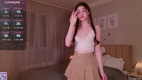 Nicole Moore online show from 03.12.25