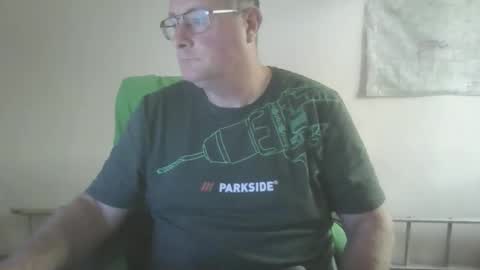 Snapshot of lerase40 chatting on 11.12.25 homquisgode online show from 11.12.25