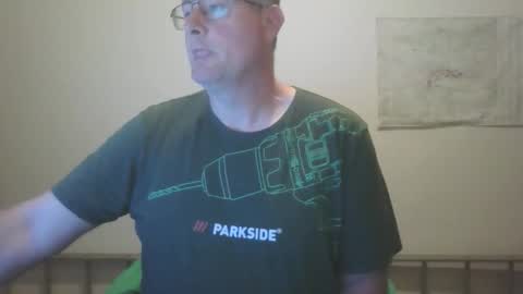 Snapshot of lerase40 chatting on 11.14.25 homquisgode online show from 11.14.25