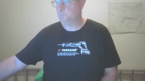 Snapshot of lerase40 chatting on 11.15.25 homquisgode online show from 11.15.25