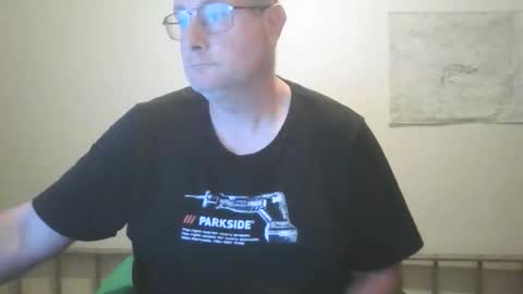 Snapshot of lerase40 chatting on 11.16.25 homquisgode online show from 11.16.25