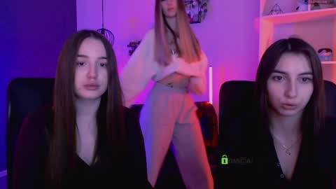 leslie_bird online show from 04.08.26