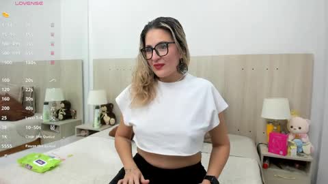 Snapshot of lesly_santodomingo chatting on 05.06.26 Lesly Santodomingo online show from 05.06.26
