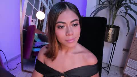 Snapshot of leslybailey chatting on 09.19.25 Lesly Bailey online show from 09.19.25