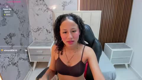 Snapshot of leslysimpson chatting on 02.17.26 online show from 02.17.26