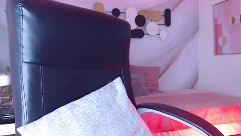 Snapshot of lessboobs_gh chatting on 12.03.24 Less online show from 12.03.24