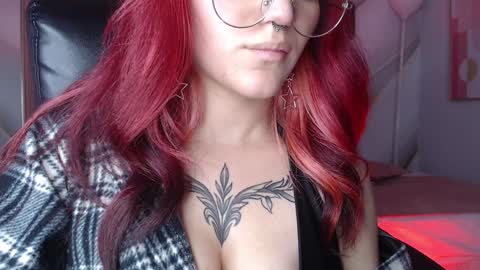 Snapshot of lessboobs_gh chatting on 01.18.25 Less online show from 01.18.25