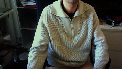 Snapshot of lestat_82 chatting on 02.18.25 Vampiro Diurno online show from 02.18.25