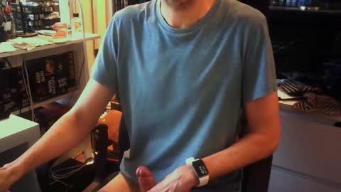 Snapshot of lestat_82 chatting on 11.10.25 Vampiro Diurno online show from 11.10.25