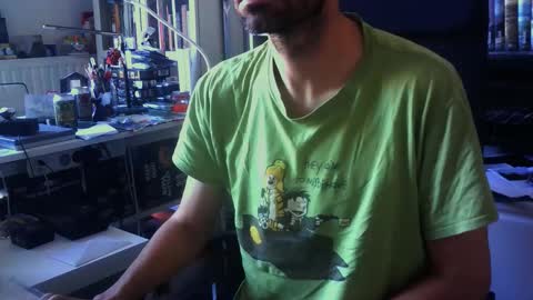 Snapshot of lestat_82 chatting on 11.12.25 Vampiro Diurno online show from 11.12.25