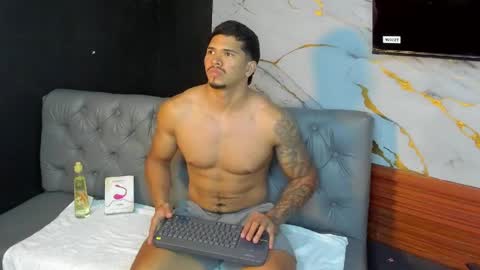 Snapshot of lewishamiltom chatting on 05.26.26 lewis online show from 05.26.26