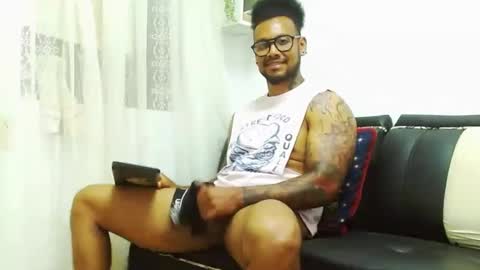 Snapshot of lewisstrong chatting on 01.05.25 Lewis Strong online show from 01.05.25